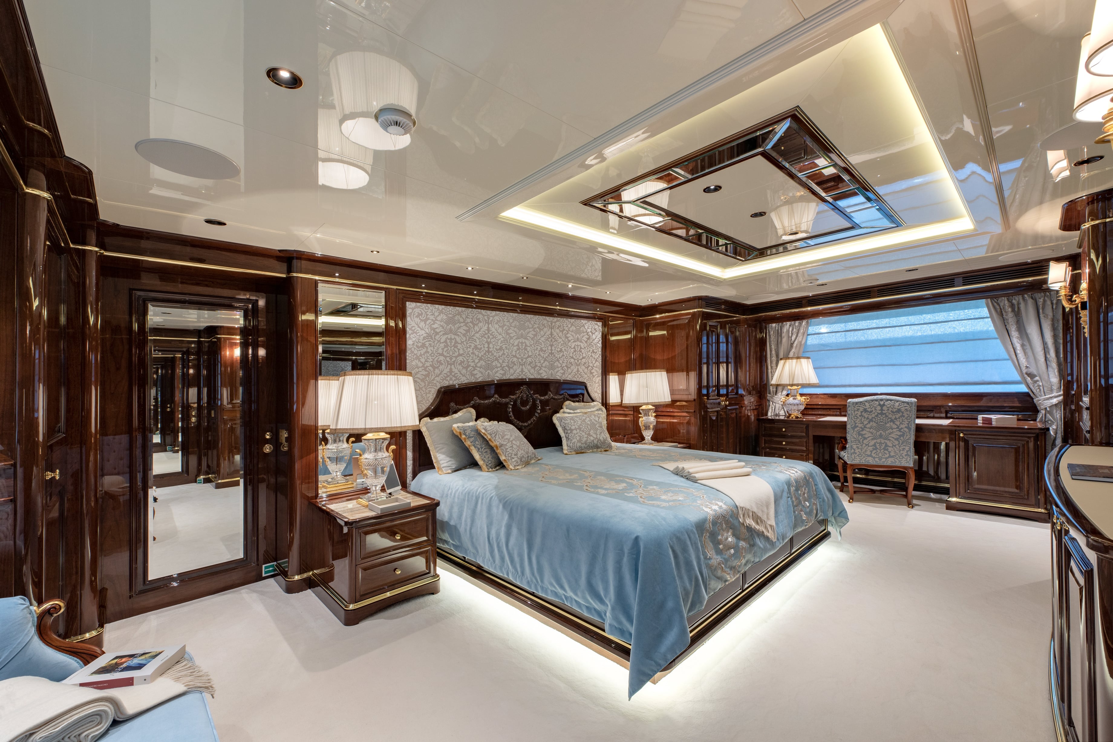 Interior 6
